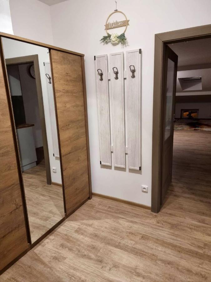 Podkrovni Studio Na Velkem Namesti S Wi-Fi Zdarma Χράντεκ Κράλοβε Εξωτερικό φωτογραφία