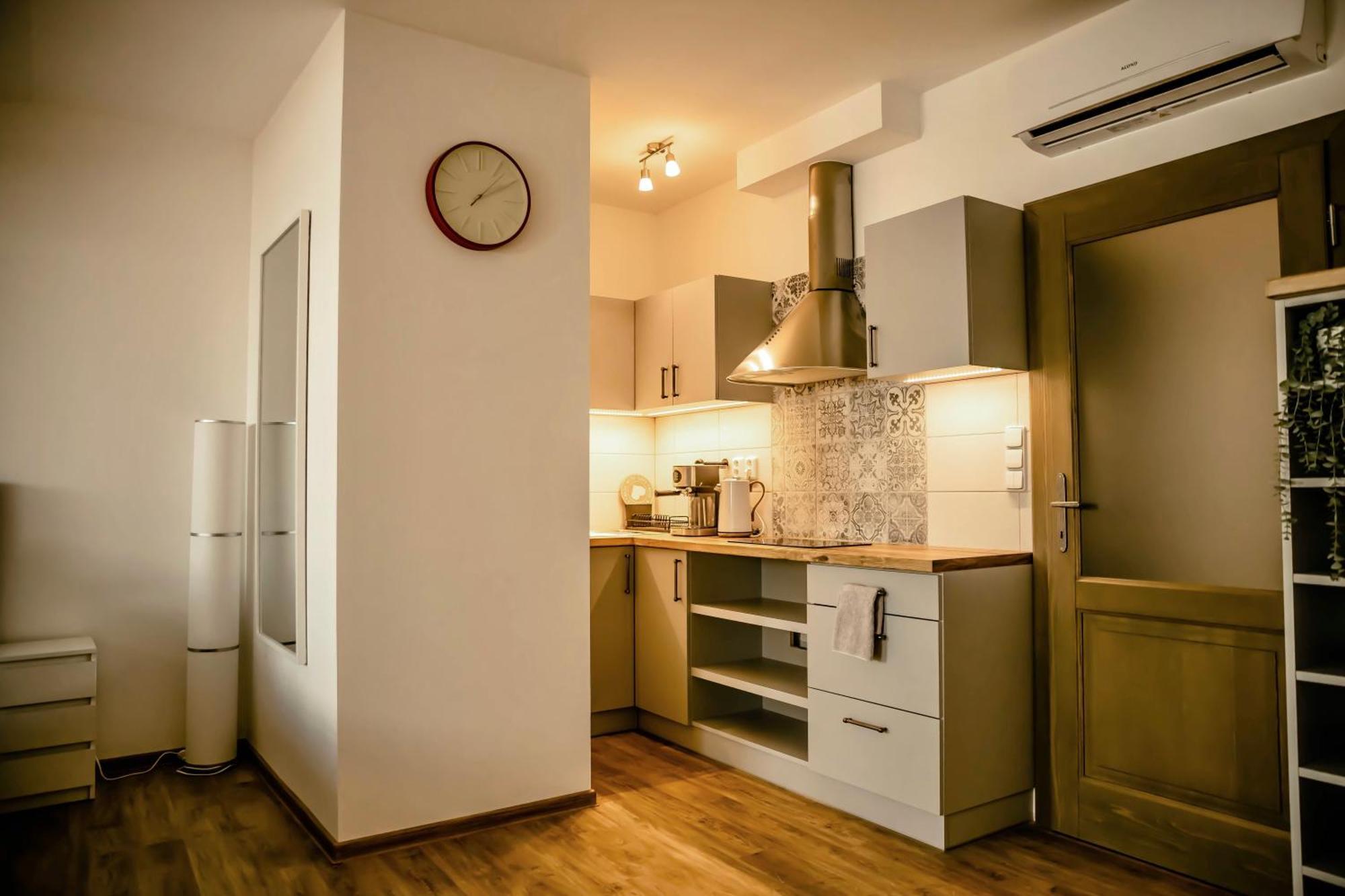 Podkrovni Studio Na Velkem Namesti S Wi-Fi Zdarma Χράντεκ Κράλοβε Εξωτερικό φωτογραφία